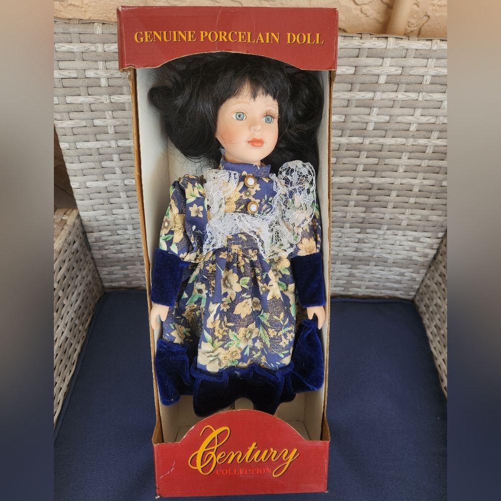 Porcelain Doll. Antique. Vintage dolls.